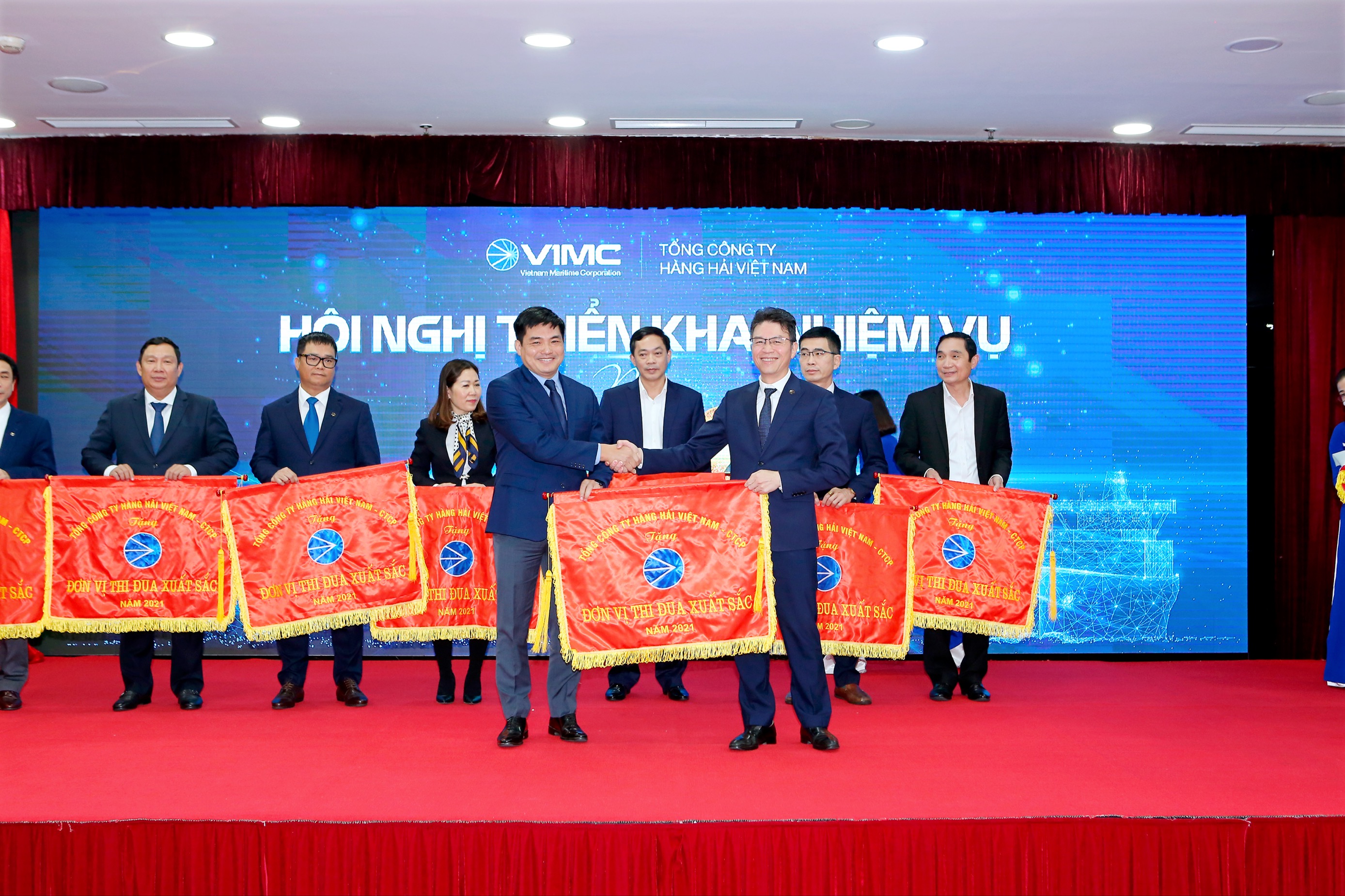 Cai Mep International Terminal (CMIT) was awarded the certificate of merit by the Commission for the Management of State Capital at Enterprises (CMSC) and the excellent emulation flag by Vietnam Maritime Corporation (VIMC)